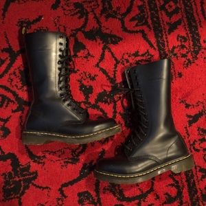 Dr. Martens 14-eye 1914 boot